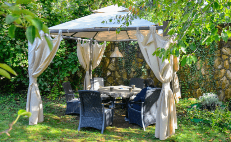 Pergola with outdoor curtains, durable fabric, privacy adjustment, sun protection, stylish outdoor décor